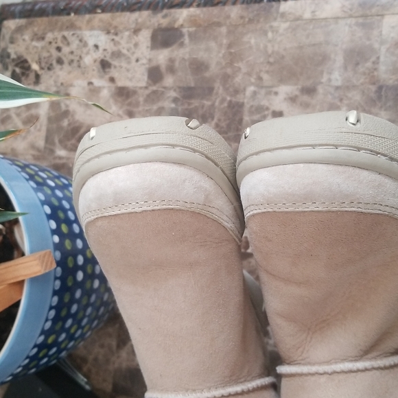 UGG Australia boot. Size Wide 6 - Picture 4 of 7